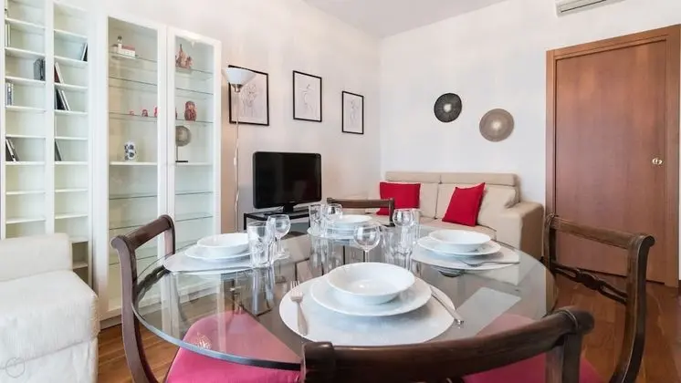 Apart Daire, 1 Büyük (Queen) Boy Yatak ve Çekyat, Mutfak, Şehir Manzaralı