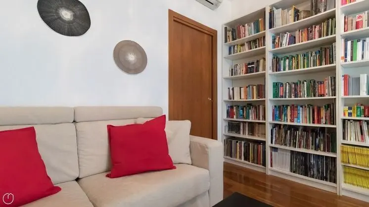 Apart Daire, 1 Büyük (Queen) Boy Yatak ve Çekyat, Mutfak, Şehir Manzaralı