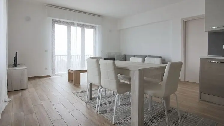 Apart Daire, 2 Yatak Odası, Küçük Mutfak, Göl Manzaralı