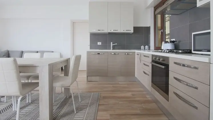 Apart Daire, 2 Yatak Odası, Küçük Mutfak, Göl Manzaralı