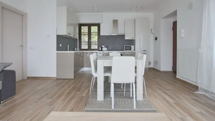 Apart Daire, 2 Yatak Odası, Küçük Mutfak, Göl Manzaralı