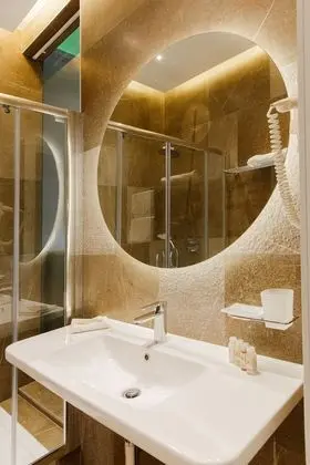 Comfort Tek Büyük veya İki Ayrı Yataklı Oda