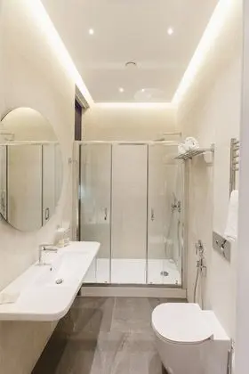 Comfort Tek Büyük veya İki Ayrı Yataklı Oda