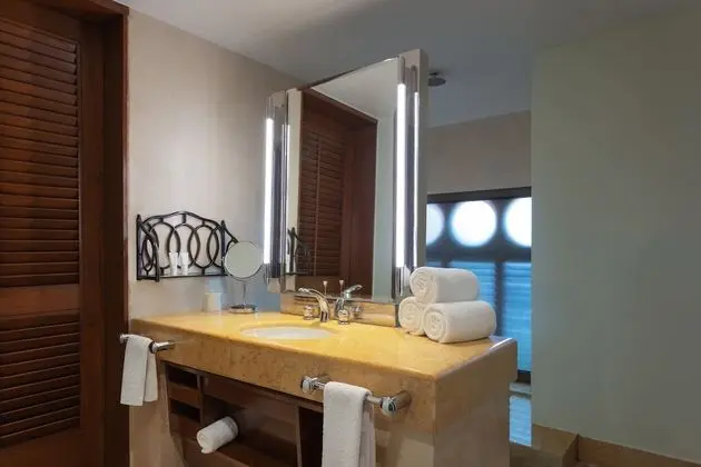 Oda, Sigara İçilmez, Havuz Manzaralı