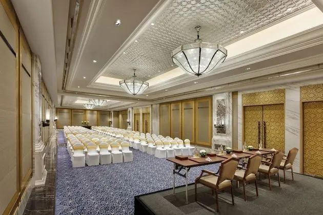 Exclusive Oda, 1 Büyük (Queen) Boy Yatak, Şehir Manzaralı, Kule