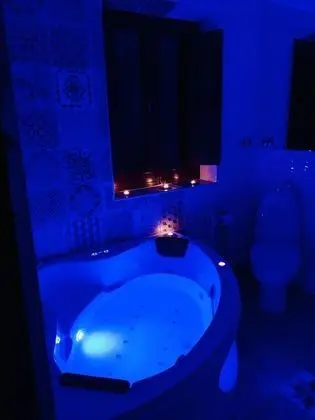 Romantic Tek Büyük Yataklı Oda