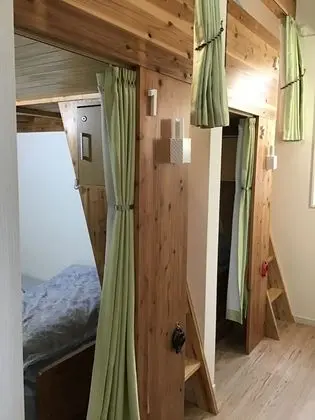 Ortak Ranzalı Oda, Karma Ranzalı Oda, Sigara İçilmez, Ortak Banyo