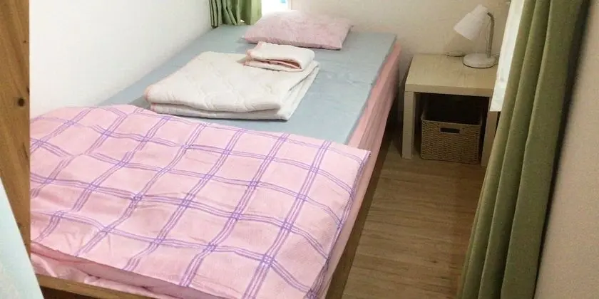 Ortak Ranzalı Oda, Sadece kadınlar için, Sigara İçilmez, Ortak Banyo