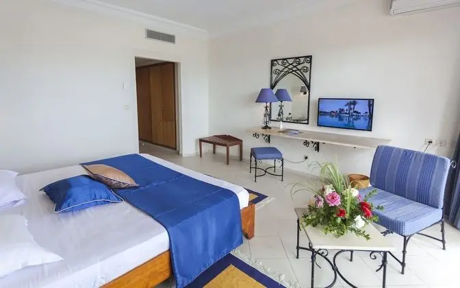 Standard Tek Büyük Yataklı Oda, Balkon, Bahçe Manzaralı