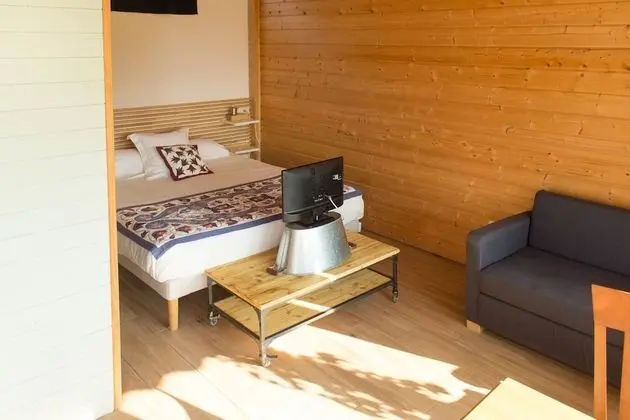 Tek Büyük Yataklı Oda, Bahçeli