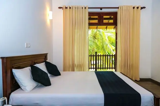 Deluxe Tek Büyük Yataklı Oda, Balkon, Bahçe Manzaralı
