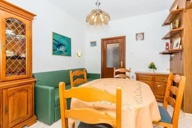 Apart Daire (Ivan - 15 m from beach - A1(7+1))