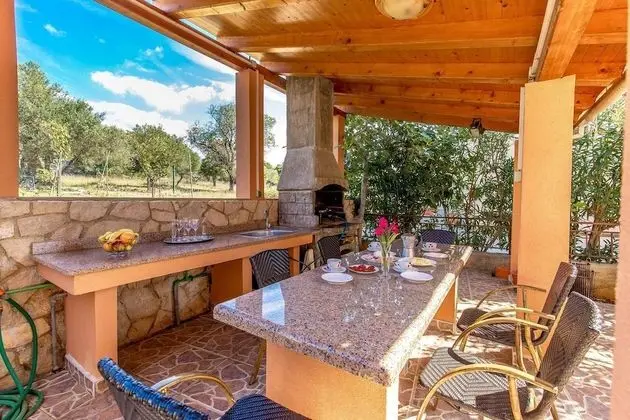 Apart Daire (Ivan - 15 m from beach - A1(7+1))