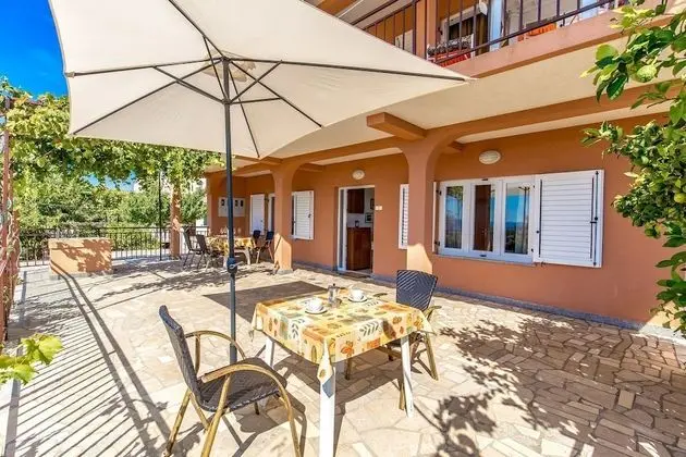 Apart Daire (Ivan - 15 m from beach - A1(7+1))