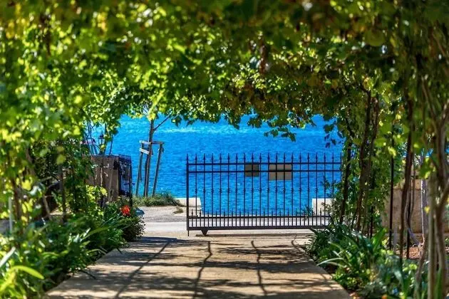 Apart Daire (Ivan - 15 m from beach - A1(7+1))