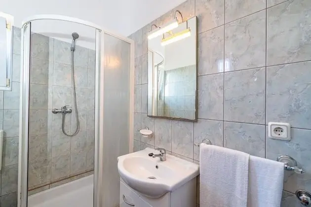 Apart Daire (Ivan - modern & close to center - A2()
