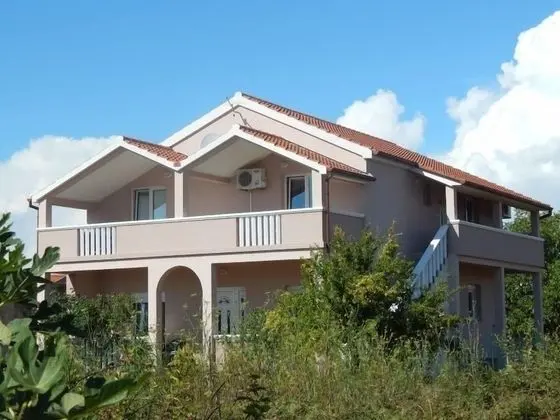 Apart Daire (Ivan - modern & close to center - A2()