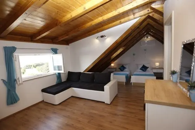 Ev (Ivan - open pool - H(6+4))