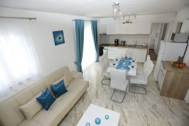 Ev (Ivan - open pool - H(6+4))