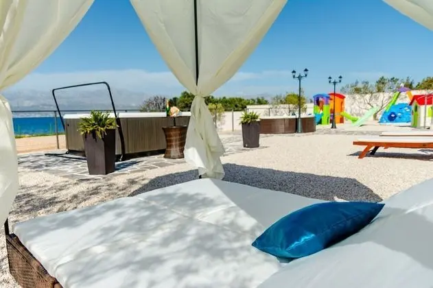 Ev (Ivan - open pool - H(6+4))