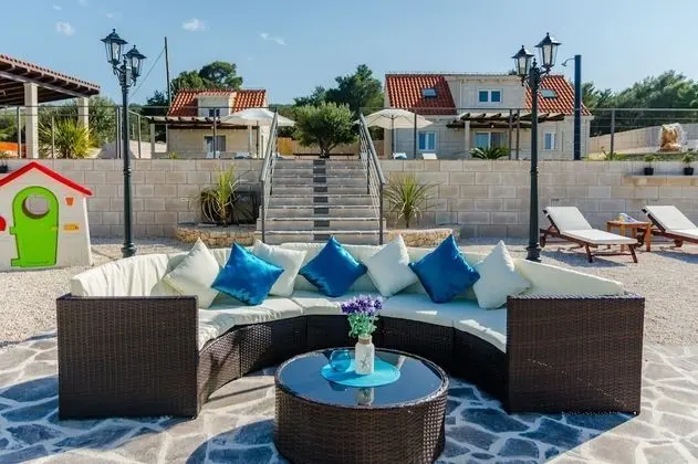 Ev (Ivan - open pool - H(6+4))