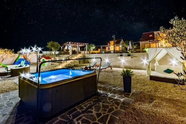 Ev (Ivan - open pool - H(6+4))