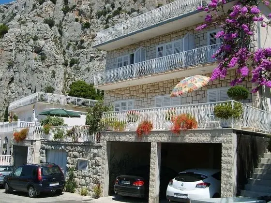 Apart Daire (Ivan - with parking - A4(3))