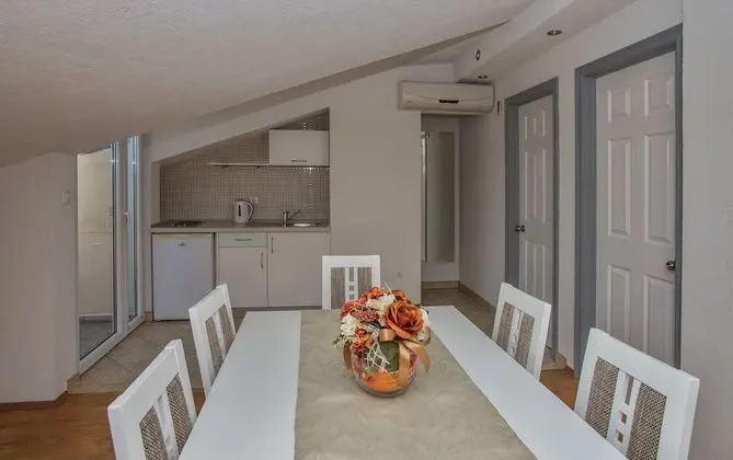 Apart Daire, Deniz Manzaralı (Top View)