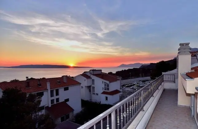Apart Daire, Deniz Manzaralı (Top View)