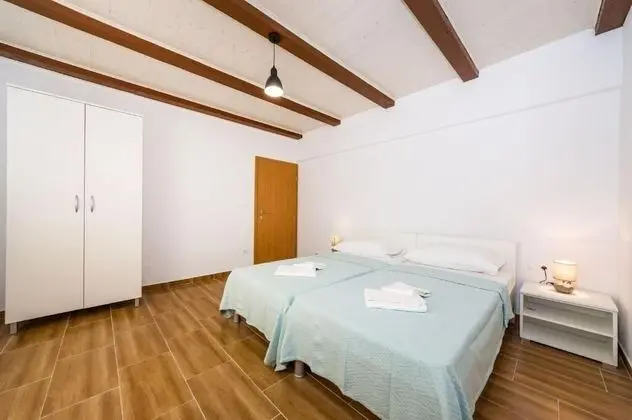 Apart Daire (Ivanac - close to the beach - A2 (2+2)