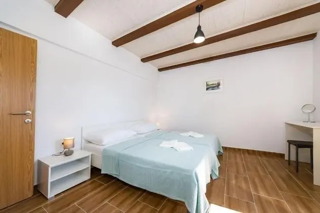 Apart Daire (Ivanac - close to the beach - A2 (2+2)