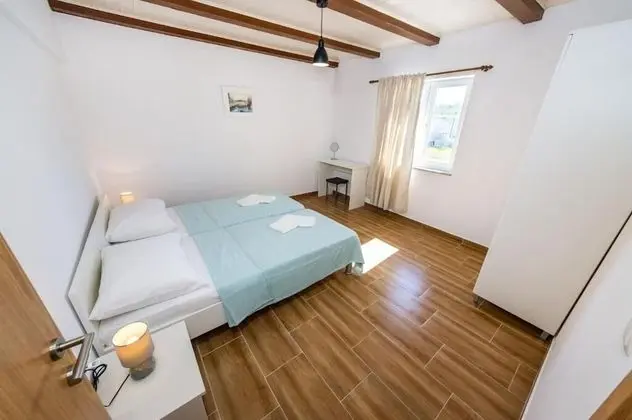 Apart Daire (Ivanac - close to the beach - A2 (2+2)