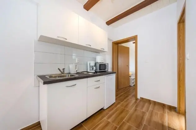 Apart Daire (Ivanac - close to the beach - A2 (2+2)