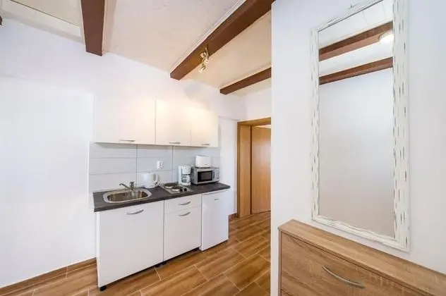 Apart Daire (Ivanac - close to the beach - A2 (2+2)