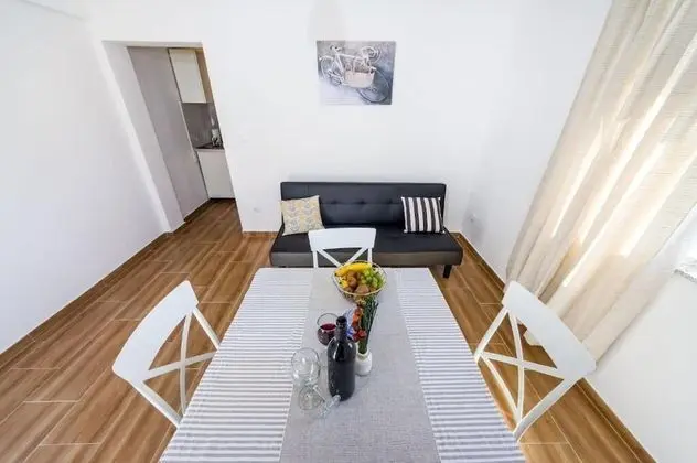 Apart Daire (Ivanac - close to the beach - A2 (2+2)