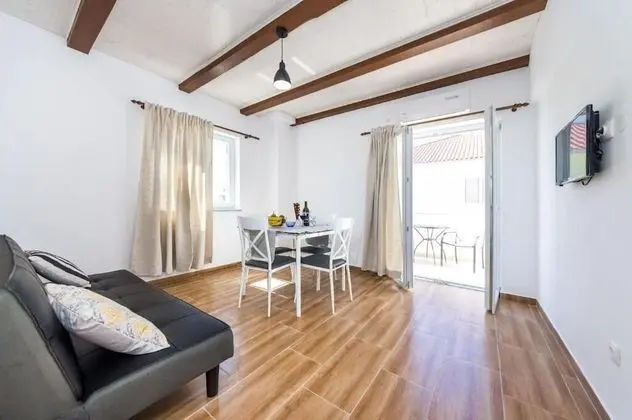 Apart Daire (Ivanac - close to the beach - A2 (2+2)