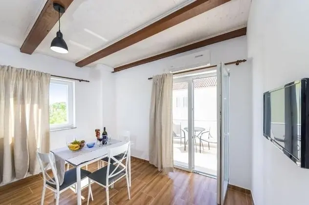 Apart Daire (Ivanac - close to the beach - A2 (2+2)