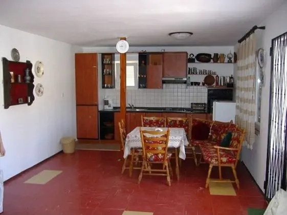Ev (Ivanka - 5m from sea - H(3+2))