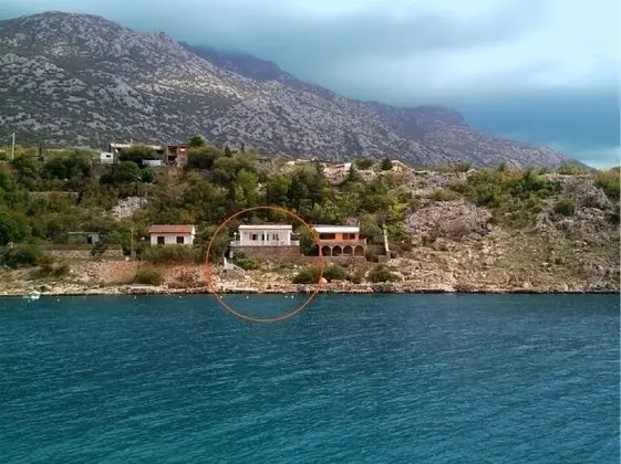 Ev (Ivanka - 5m from sea - H(3+2))