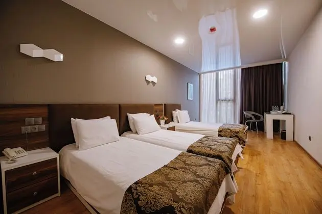 Üç Kişilik Oda