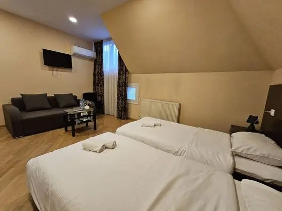 Economy Dört Kişilik Oda (402)