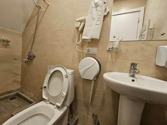 Economy Dört Kişilik Oda (402)