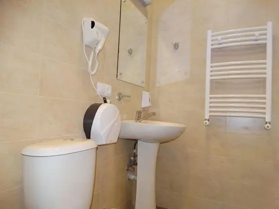 Standard Dört Kişilik Oda (202)