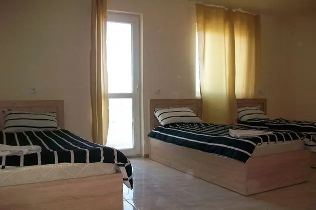 Basic Üç Kişilik Oda, Dağ Manzaralı