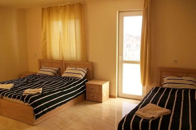 Basic Üç Kişilik Oda, Dağ Manzaralı