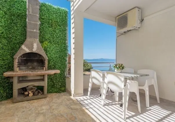 Apart Daire (Ivi - 100 m from pebble beach - A3(2+)