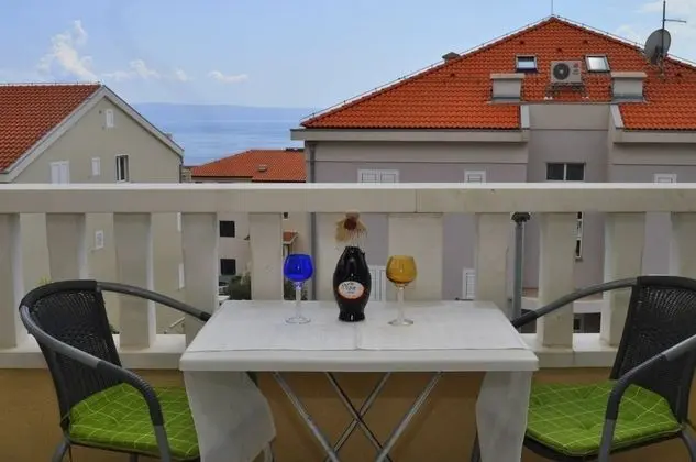 Stüdyo (Ivi - big parking and courtyard - SA6)