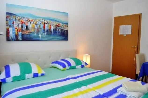 Stüdyo (Ivi - big parking and courtyard - SA6)