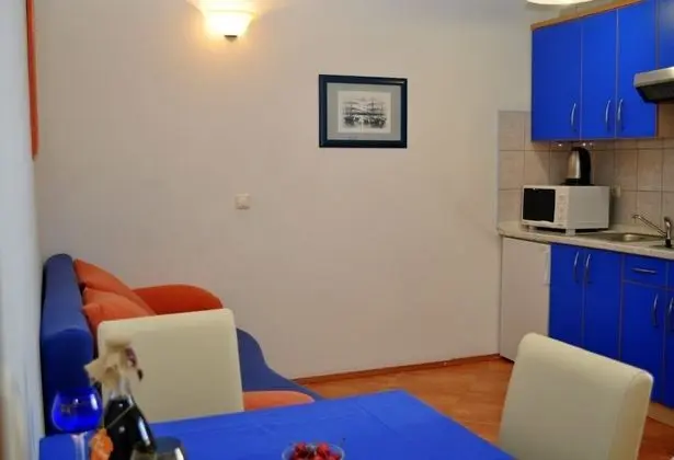 Stüdyo (Ivi - big parking and courtyard - SA6)