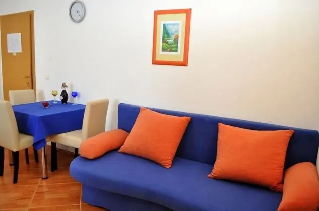 Stüdyo (Ivi - big parking and courtyard - SA6)